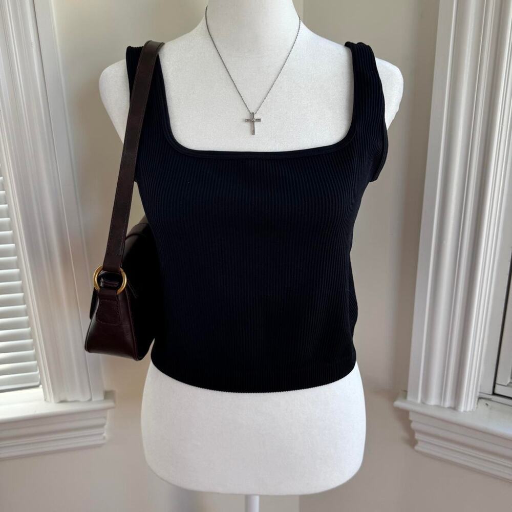 Black ribbed square tank top